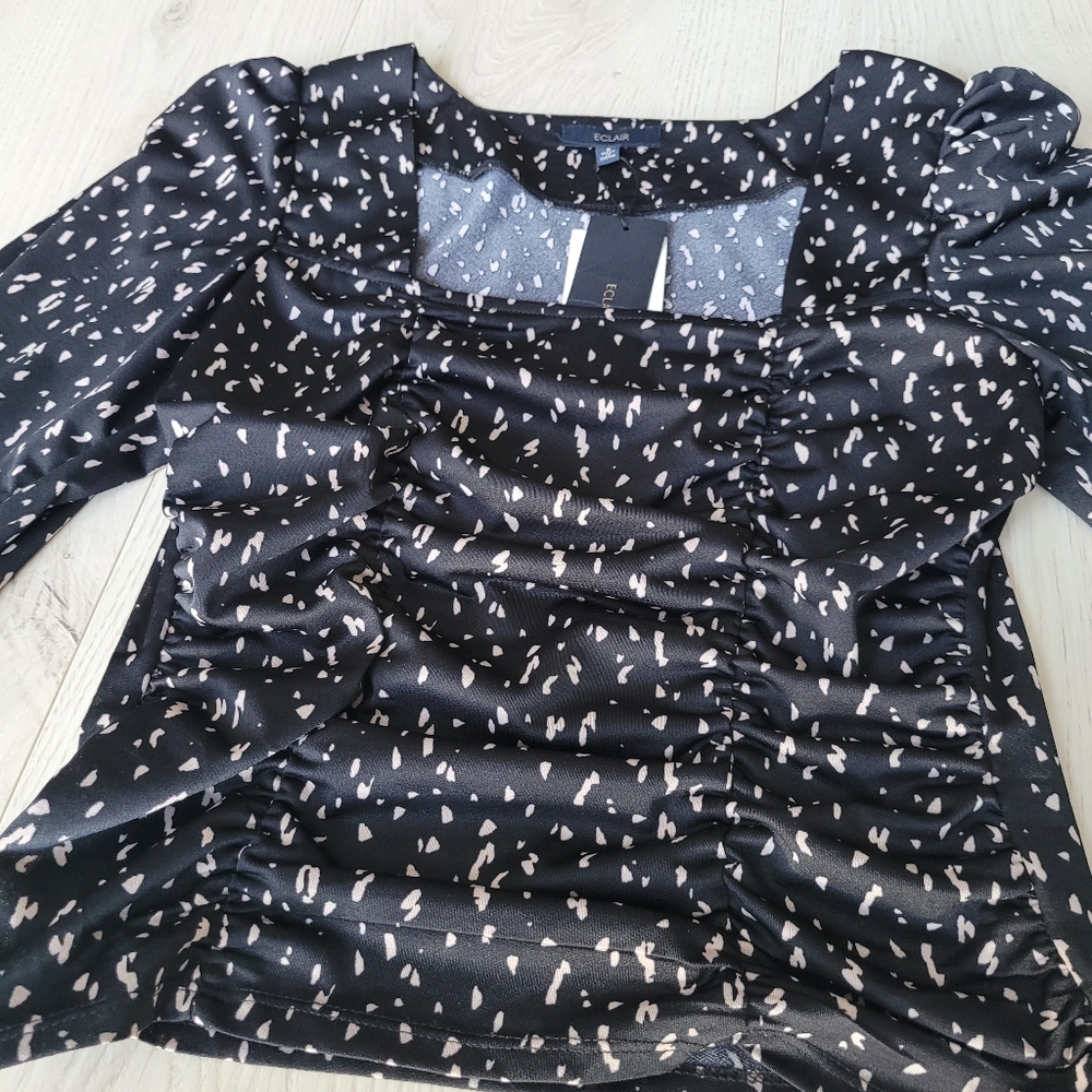✨️NWT✨️Eclair Square Neck Ruched Blouse